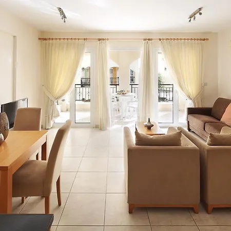 Adamou Gardens 公寓 *