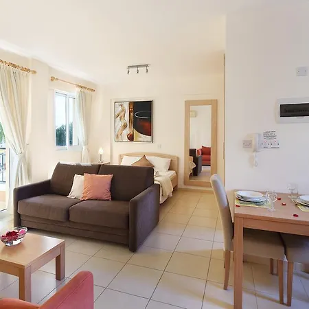 公寓 Adamou Gardens Paphos