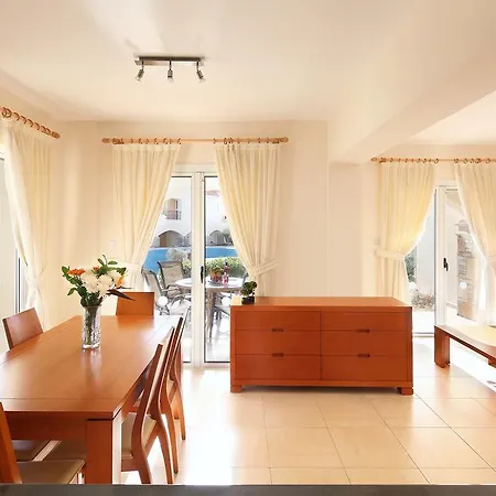 公寓 Adamou Gardens Paphos
