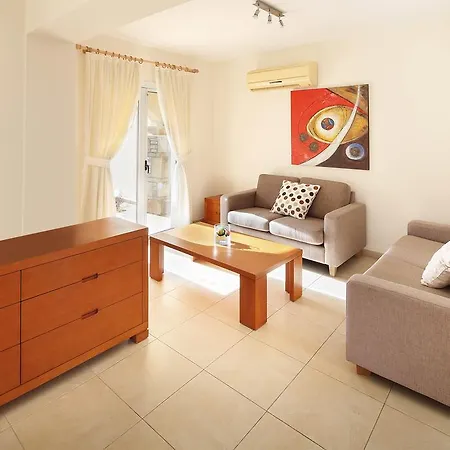 公寓 Adamou Gardens